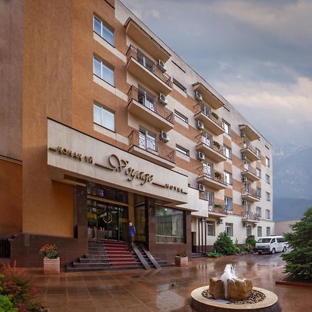Voyage Hotel Alma-Ata Buitenkant foto