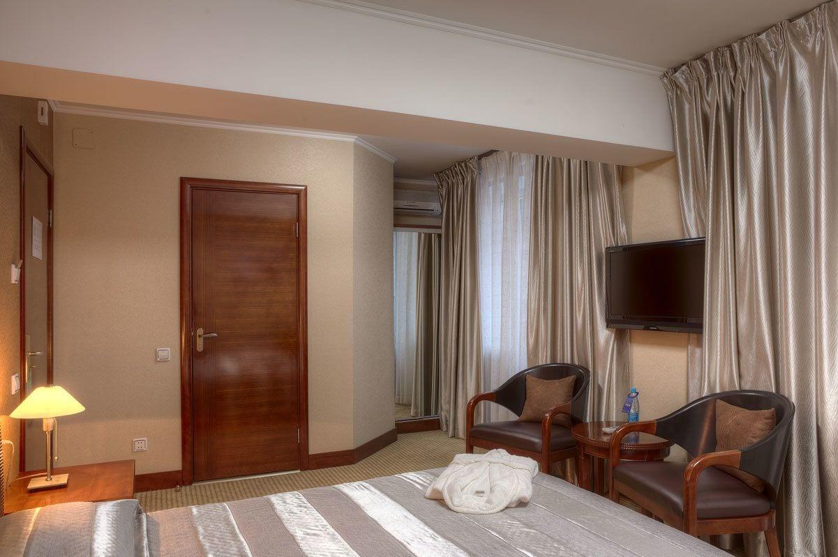 Voyage Hotel Alma-Ata Buitenkant foto
