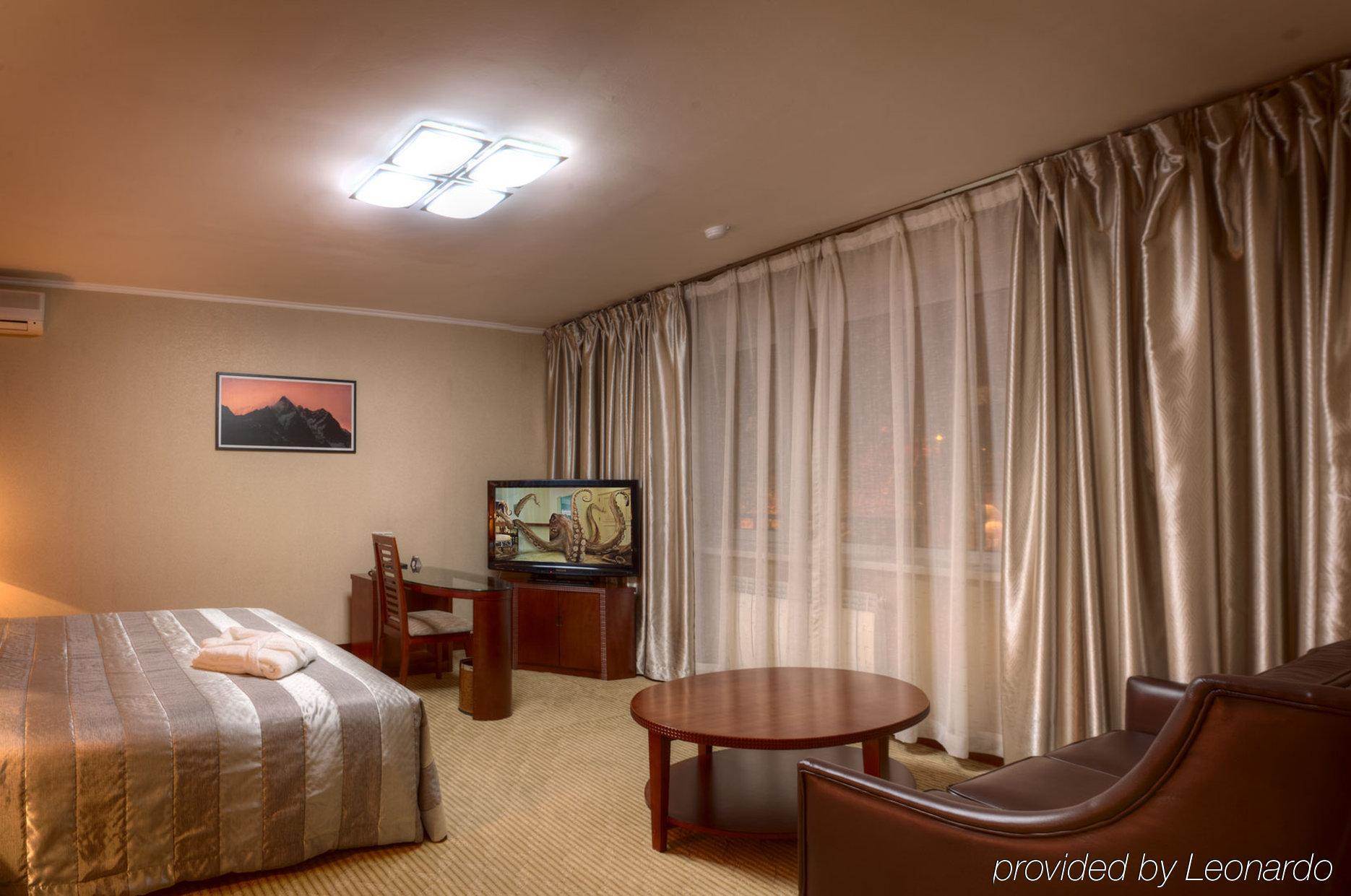Voyage Hotel Alma-Ata Kamer foto