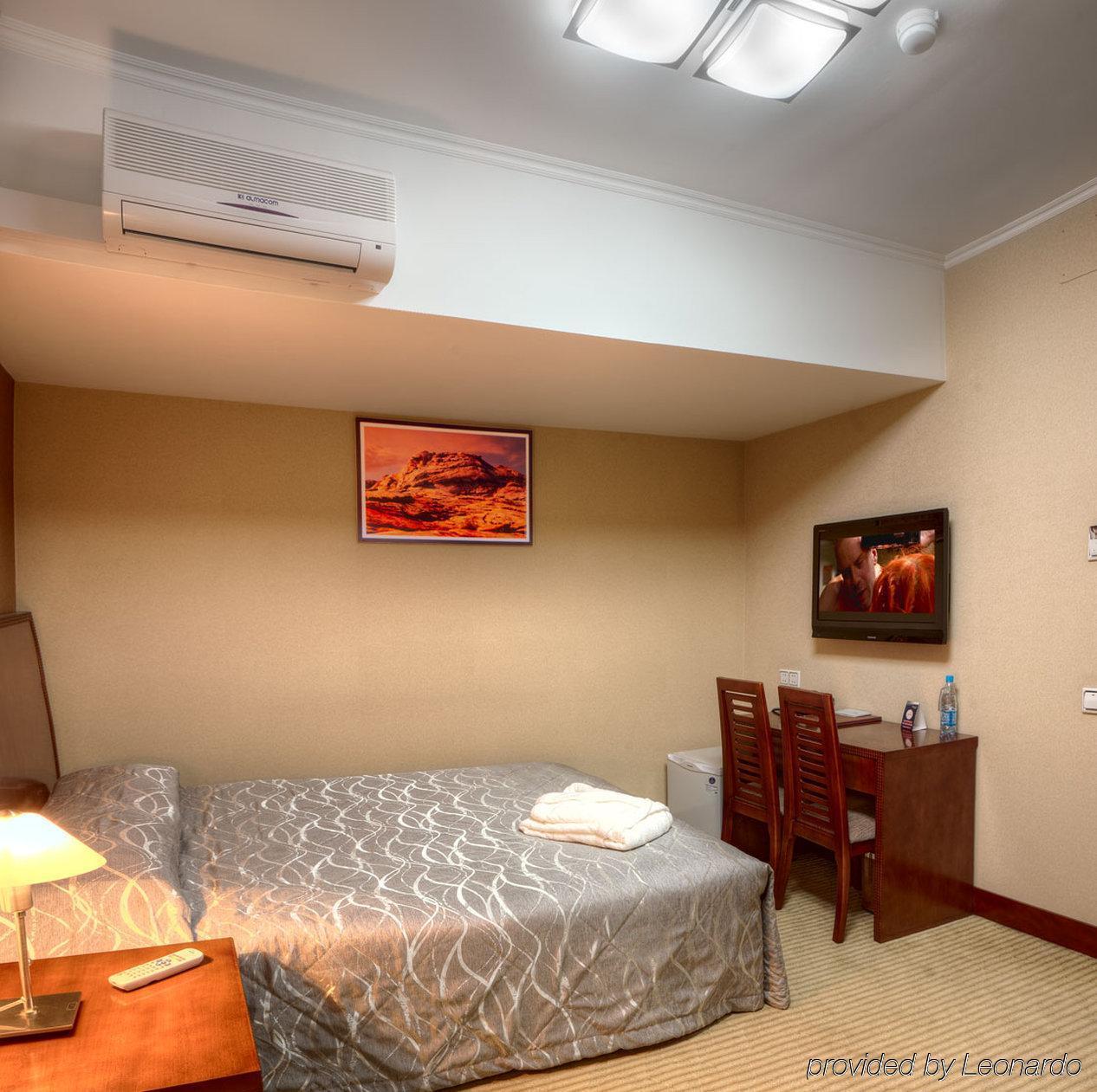 Voyage Hotel Alma-Ata Kamer foto