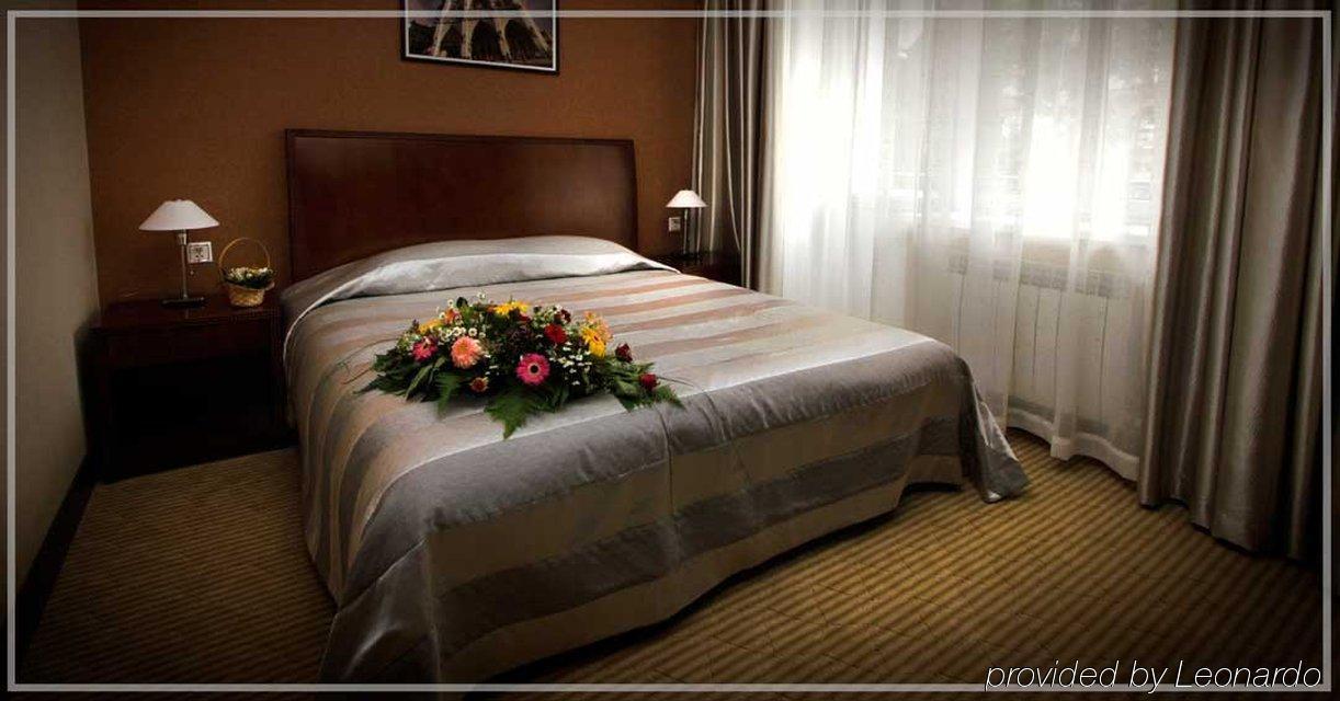 Voyage Hotel Alma-Ata Kamer foto